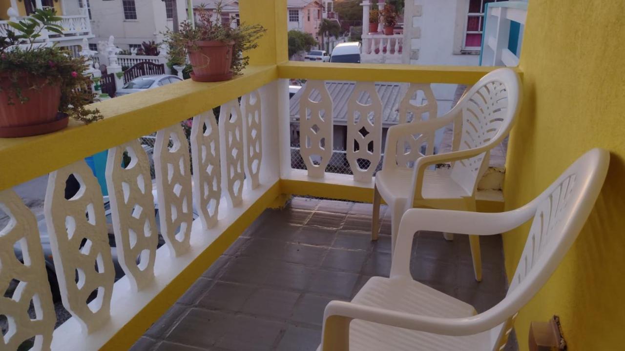 Michand Guest Apartments- Cozy One Or Two Bedroom- 5 Walk Minutes From Airport 10 Mins Drive To Oistins Or Beach クライストチャーチ エクステリア 写真