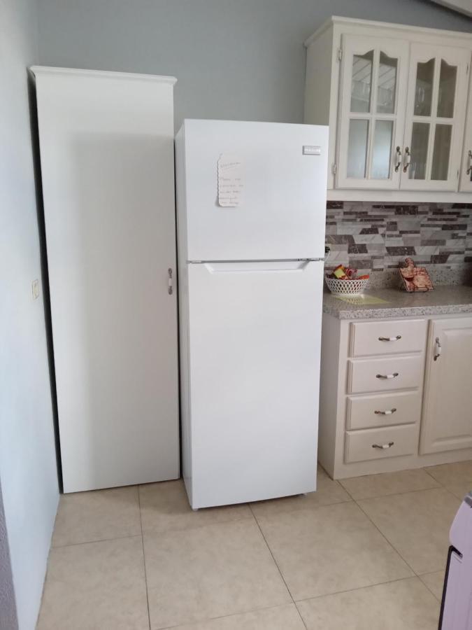 Michand Guest Apartments- Cozy One Or Two Bedroom- 5 Walk Minutes From Airport 10 Mins Drive To Oistins Or Beach クライストチャーチ エクステリア 写真