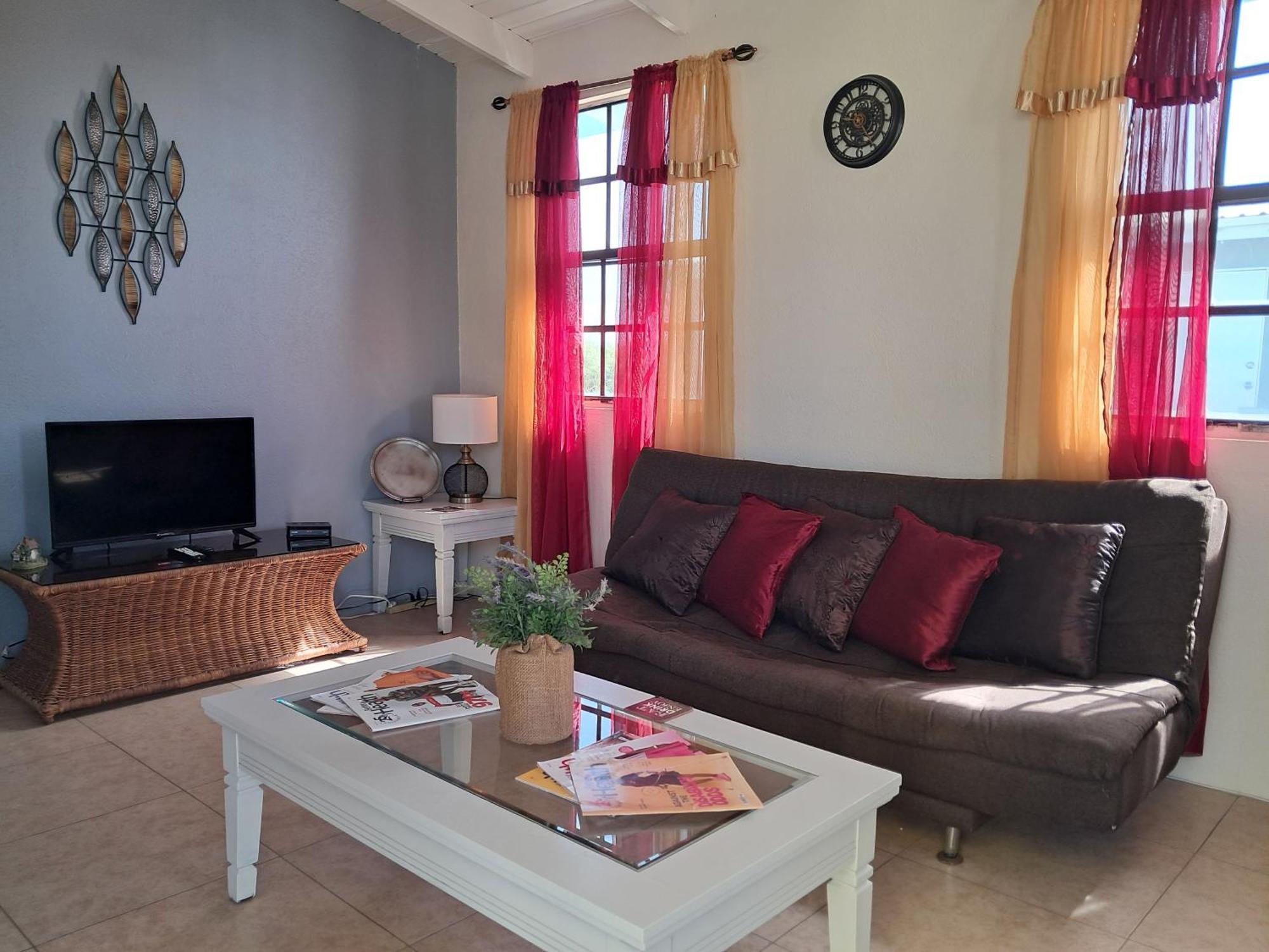 Michand Guest Apartments- Cozy One Or Two Bedroom- 5 Walk Minutes From Airport 10 Mins Drive To Oistins Or Beach クライストチャーチ エクステリア 写真