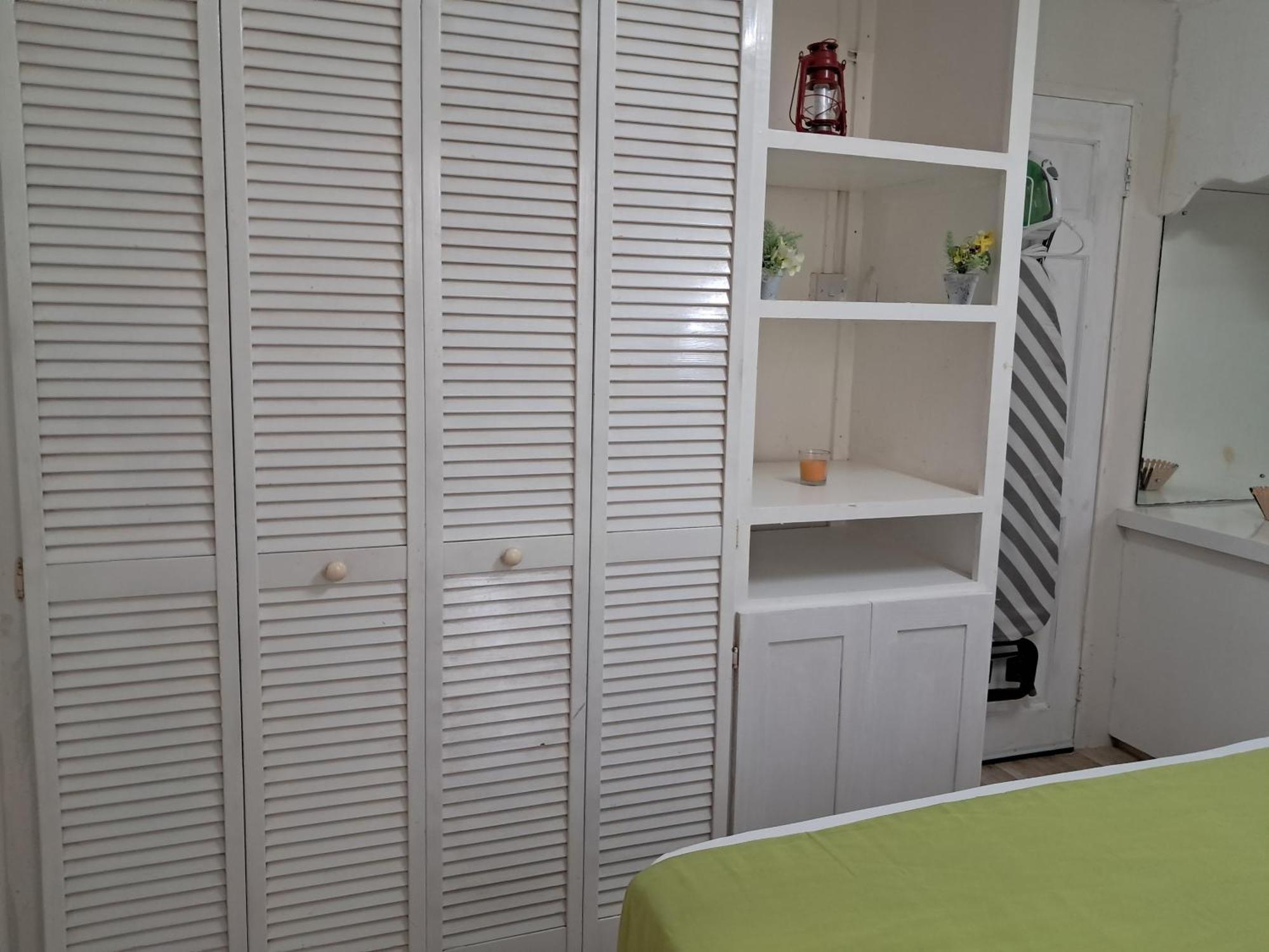 Michand Guest Apartments- Cozy One Or Two Bedroom- 5 Walk Minutes From Airport 10 Mins Drive To Oistins Or Beach クライストチャーチ エクステリア 写真