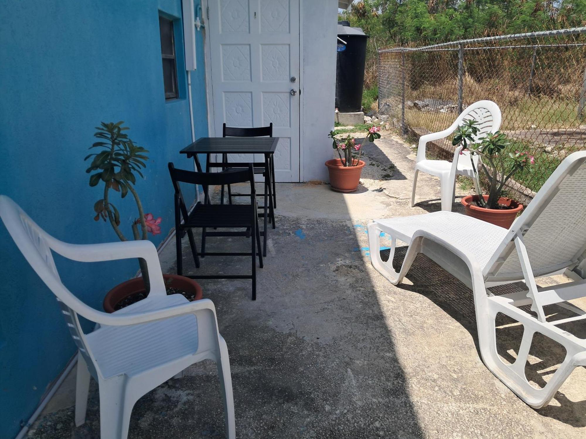 Michand Guest Apartments- Cozy One Or Two Bedroom- 5 Walk Minutes From Airport 10 Mins Drive To Oistins Or Beach クライストチャーチ エクステリア 写真