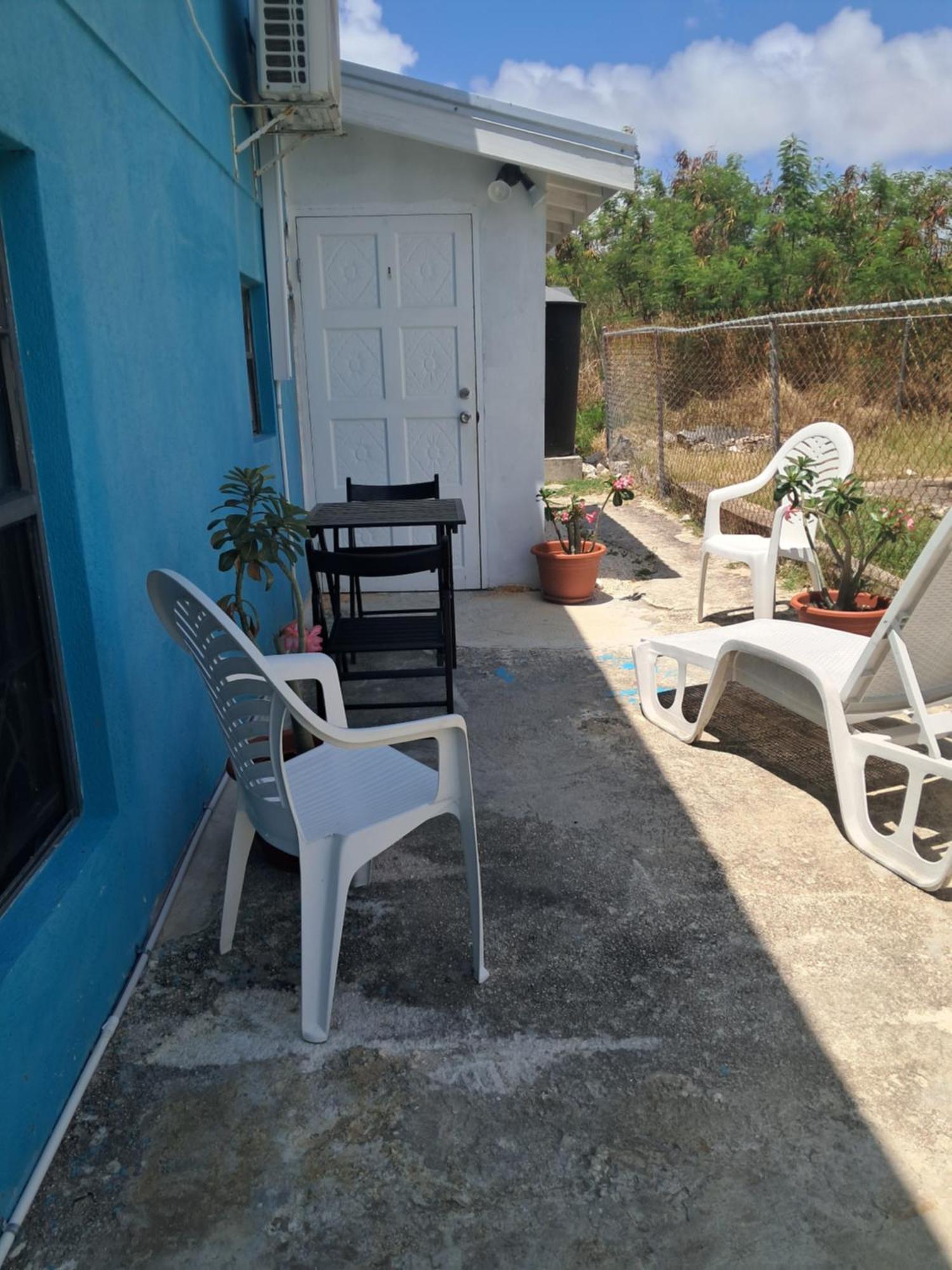 Michand Guest Apartments- Cozy One Or Two Bedroom- 5 Walk Minutes From Airport 10 Mins Drive To Oistins Or Beach クライストチャーチ エクステリア 写真
